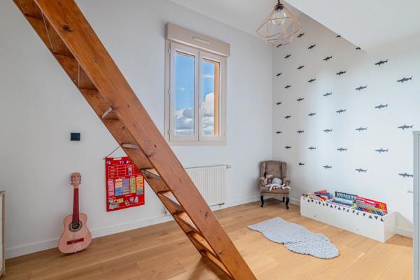 69110 SAINT FOY LES LYON - MAISON + APPARTEMENT - PISCINE - GARAGE - JARDIN - VUE PANORAMIQUE - PROCHE DES COMMODITES - CALME