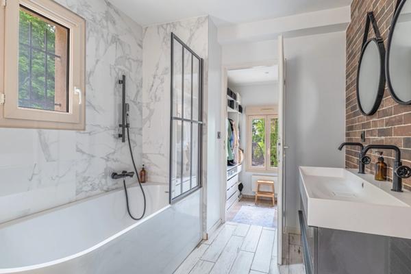 69110 SAINT FOY LES LYON - MAISON + APPARTEMENT - PISCINE - GARAGE - JARDIN - VUE PANORAMIQUE - PROCHE DES COMMODITES - CALME