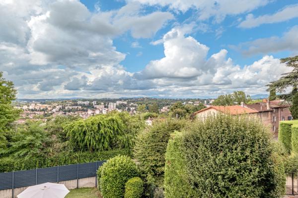 69110 SAINT FOY LES LYON - MAISON + APPARTEMENT - PISCINE - GARAGE - JARDIN - VUE PANORAMIQUE - PROCHE DES COMMODITES - CALME