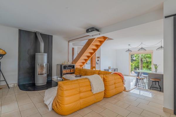 69110 SAINT FOY LES LYON - MAISON + APPARTEMENT - PISCINE - GARAGE - JARDIN - VUE PANORAMIQUE - PROCHE DES COMMODITES - CALME