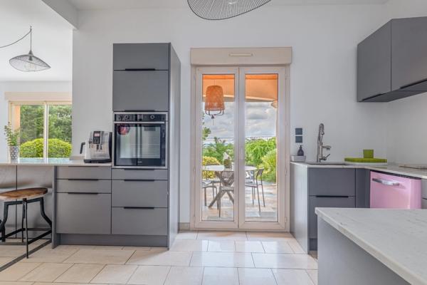 69110 SAINT FOY LES LYON - MAISON + APPARTEMENT - PISCINE - GARAGE - JARDIN - VUE PANORAMIQUE - PROCHE DES COMMODITES - CALME