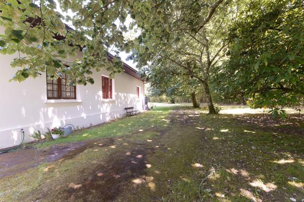 Labenne (40) - À VENDRE – Maison de plain-pied avec dépendances, piscine et terrain de 9 700 m²