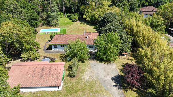 Labenne (40) - À VENDRE – Maison de plain-pied avec dépendances, piscine et terrain de 9 700 m²