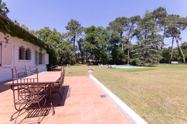 Labenne (40) - À VENDRE – Propriété de plain-pied avec piscine, dépendances et parc arboré de 9 700 m²
