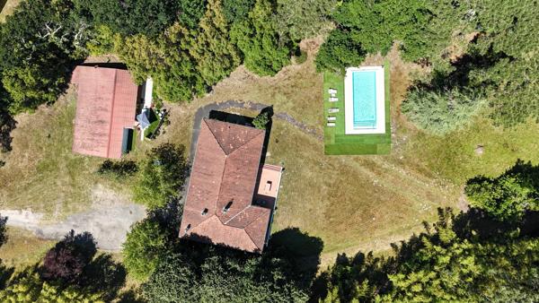 Labenne (40) - À VENDRE – Maison de plain-pied avec dépendances, piscine et terrain de 9 700 m²