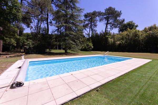 Labenne (40) - À VENDRE – Maison de plain-pied avec dépendances, piscine et terrain de 9 700 m²