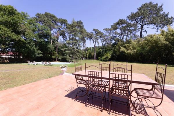 Labenne (40) - À VENDRE – Maison de plain-pied avec dépendances, piscine et terrain de 9 700 m²