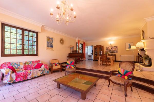 Labenne (40) - À VENDRE – Maison de plain-pied avec dépendances, piscine et terrain de 9 700 m²