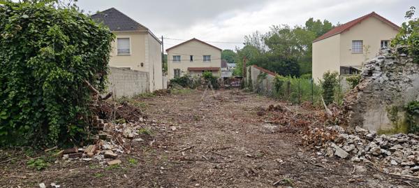 TERRAIN DE 1 700 m²