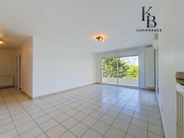 AMBILLY, appartement T3 de 70 m² avec terrasse de 23 m² à deux pas de la douane