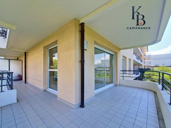 AMBILLY, appartement T3 de 70 m² avec terrasse de 23 m² à deux pas de la douane