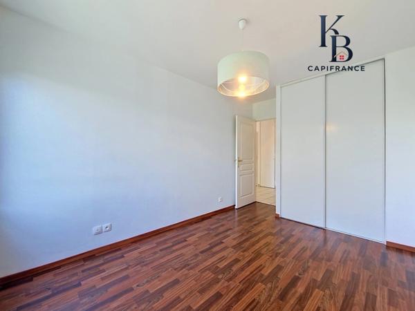 AMBILLY, appartement T3 de 70 m² avec terrasse de 23 m² à deux pas de la douane
