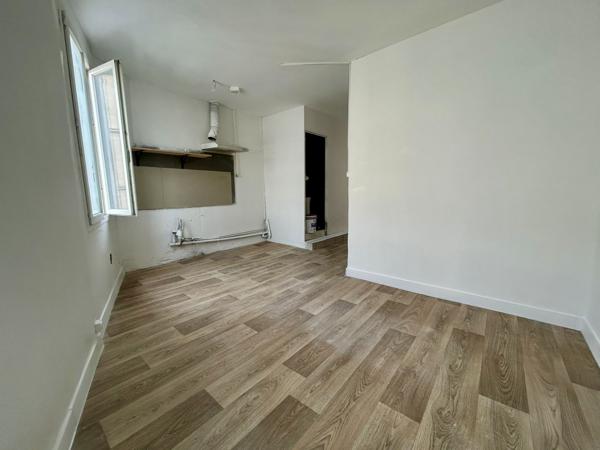 Marseille (13002) APPARTEMENT TROIS PIECES - DERNIER ETAGE - REFAIT A NEUF - SECTEUR PLACE MARCEAU