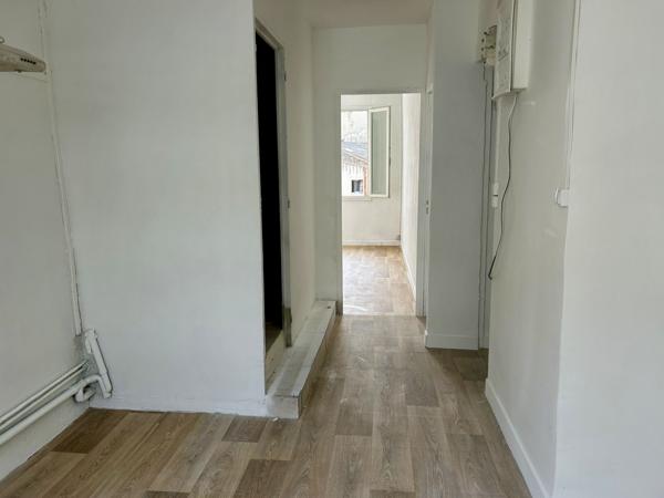 Marseille (13002) APPARTEMENT TROIS PIECES - DERNIER ETAGE - REFAIT A NEUF - SECTEUR PLACE MARCEAU