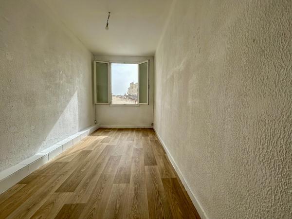 Marseille (13002) APPARTEMENT TROIS PIECES - DERNIER ETAGE - REFAIT A NEUF - SECTEUR PLACE MARCEAU