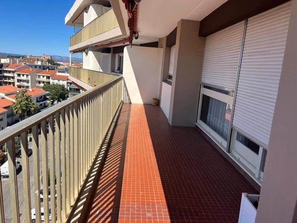 Vente                                                      Appartement
                        
                     5 pièces                      126 m2                     à Perpignan