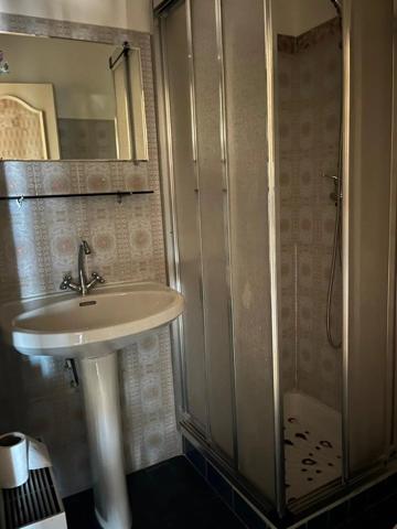 Vente                                                      Appartement
                        
                     5 pièces                      126 m2                     à Perpignan