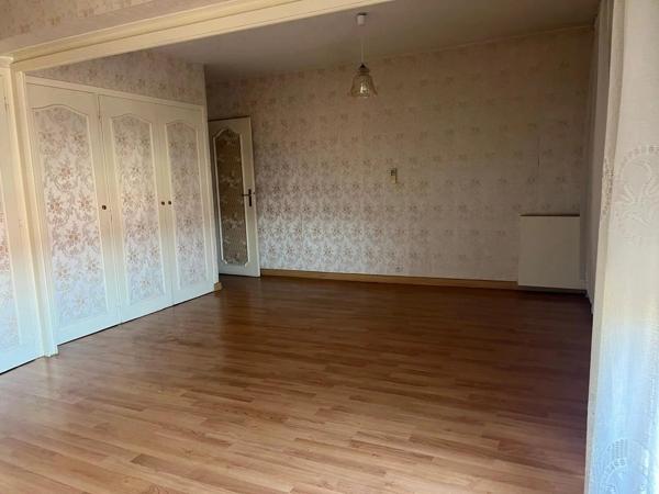 Vente                                                      Appartement
                        
                     5 pièces                      126 m2                     à Perpignan