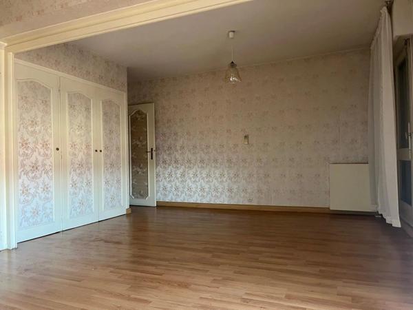 Vente                                                      Appartement
                        
                     5 pièces                      126 m2                     à Perpignan
