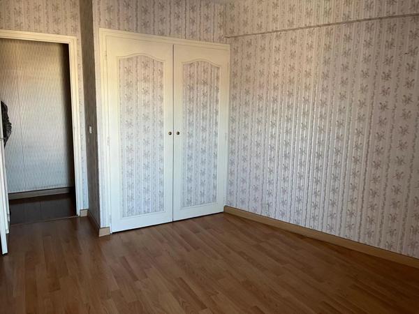 Vente                                                      Appartement
                        
                     5 pièces                      126 m2                     à Perpignan