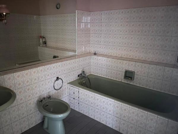 Vente                                                      Appartement
                        
                     5 pièces                      126 m2                     à Perpignan
