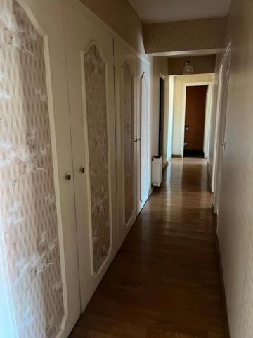 Vente                                                      Appartement
                        
                     5 pièces                      126 m2                     à Perpignan