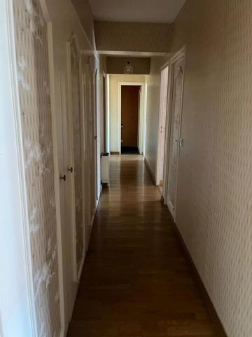 Vente                                                      Appartement
                        
                     5 pièces                      126 m2                     à Perpignan