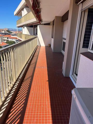 Vente                                                      Appartement
                        
                     5 pièces                      126 m2                     à Perpignan