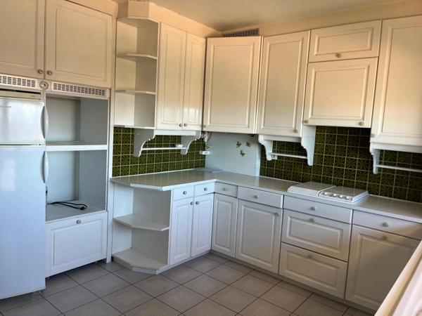 Vente                                                      Appartement
                        
                     5 pièces                      126 m2                     à Perpignan