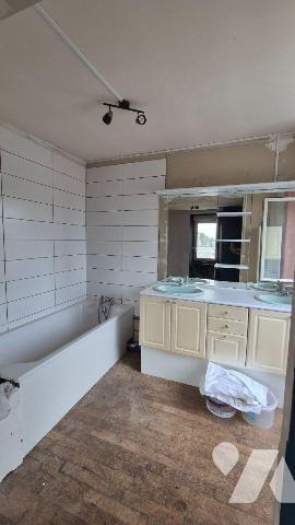 CHATILLON SUR COLMONT, immeuble (ancien bar-restaurant)  possibilité de maison d'habitation ou ...