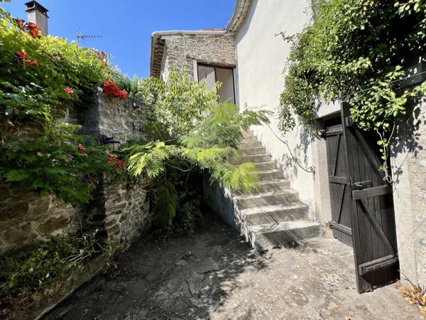 Maison en pierre 3 chambres avec jardin arboré