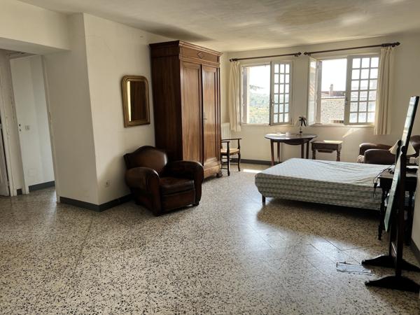 Maison en pierre 3 chambres avec jardin arboré