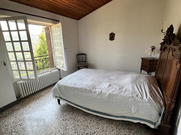 Maison en pierre 3 chambres avec jardin arboré