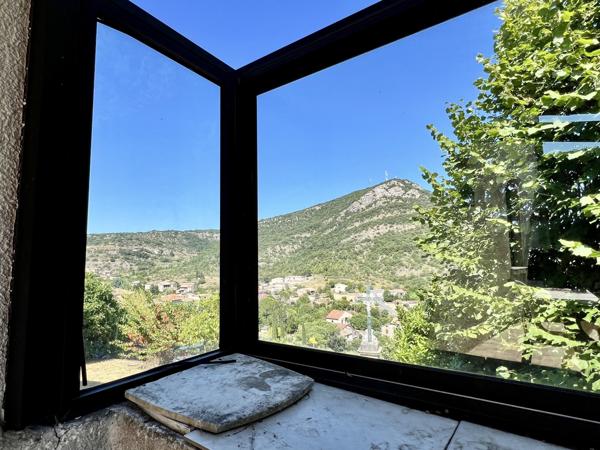 Maison en pierre 3 chambres avec jardin arboré