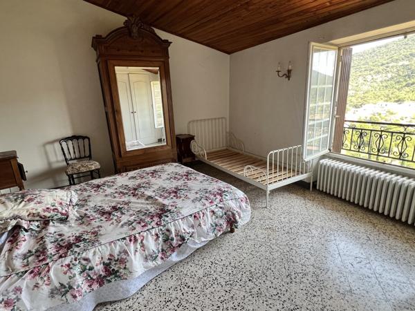 Maison en pierre 3 chambres avec jardin arboré