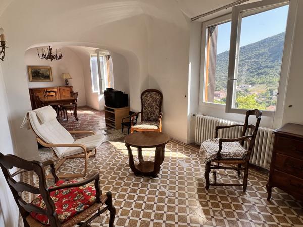 Maison en pierre 3 chambres avec jardin arboré