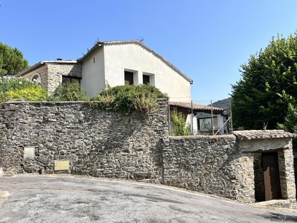 Maison en pierre 3 chambres avec jardin arboré