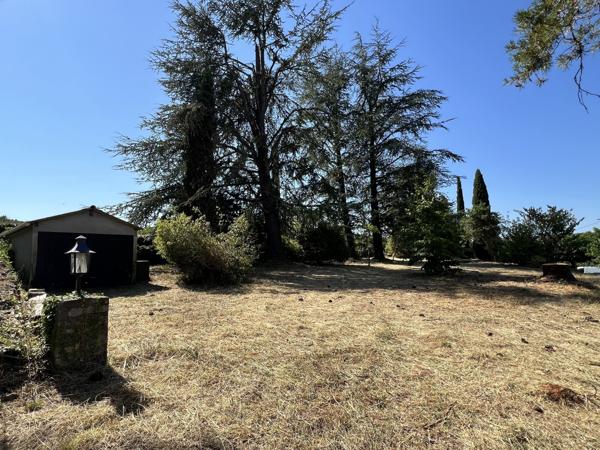 Maison en pierre 3 chambres avec jardin arboré