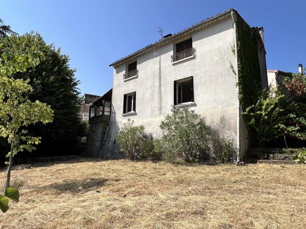 Maison en pierre 3 chambres avec jardin arboré