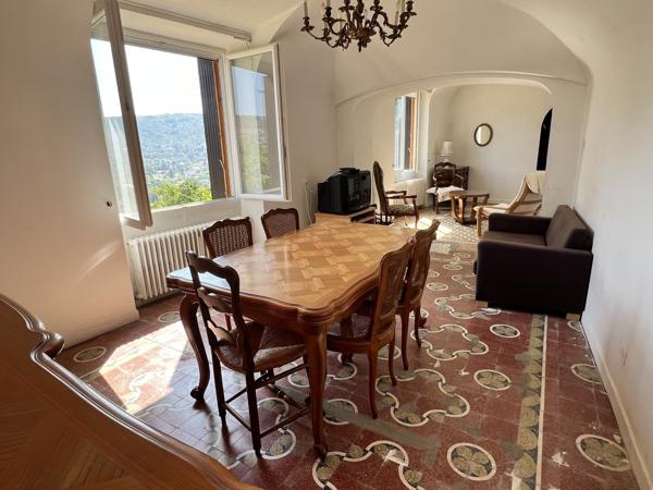 Maison en pierre 3 chambres avec jardin arboré