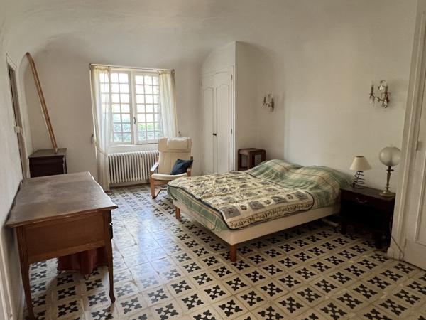 Maison en pierre 3 chambres avec jardin arboré