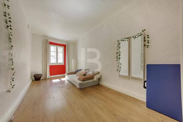 Maison de ville au cœur du Vieil Antibes – Charme et authenticité