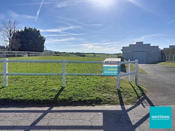 A Cottance, 10 minutes de Feurs, Local d'activité / dépôt de 207 m2 au sol sur terrain constructible de 1635 m2
