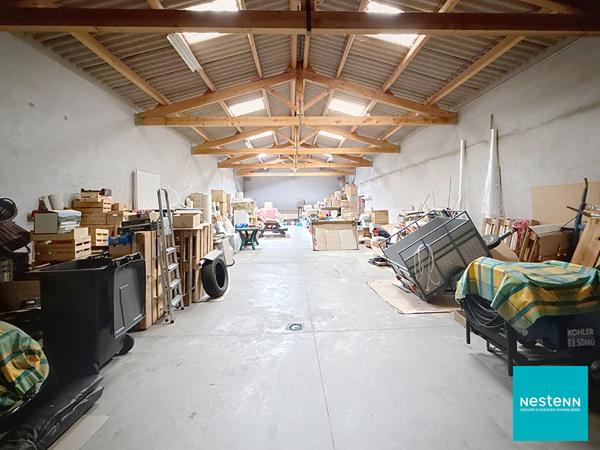 A Cottance, 10 minutes de Feurs, Local d'activité / dépôt de 207 m2 au sol sur terrain constructible de 1635 m2