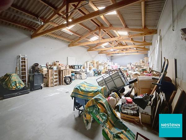 A Cottance, 10 minutes de Feurs, Local d'activité / dépôt de 207 m2 au sol sur terrain constructible de 1635 m2