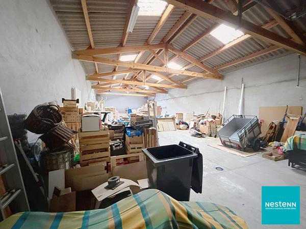 A Cottance, 10 minutes de Feurs, Local d'activité / dépôt de 207 m2 au sol sur terrain constructible de 1635 m2