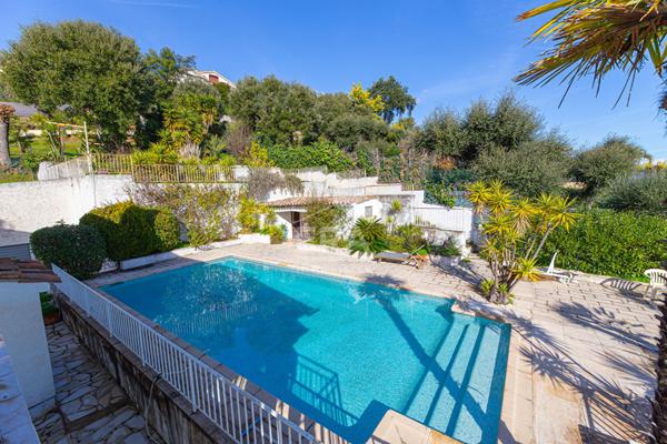 MAISON AVEC PISCINE ET DÉPENDANCES - MANDELIEU-LA-NAPOULE QUARTIER MINELLE 