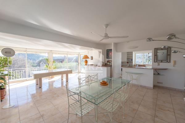 MAISON AVEC PISCINE ET DÉPENDANCES - MANDELIEU-LA-NAPOULE QUARTIER MINELLE 