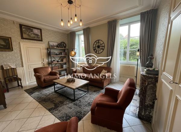 Maison bourgeoise avec terrain indépendant
