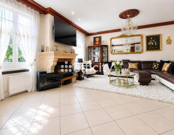Maison
         7 pièces
        - 170 m² 624 000 € *